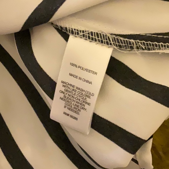 ❌ SALE ❌ Express Portofino Button Down - Picture 8 of 8